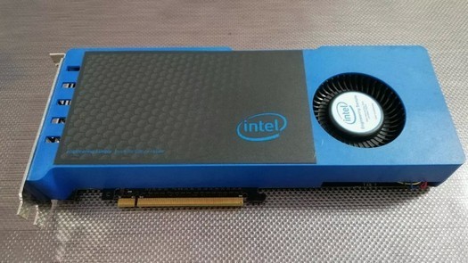 특이한 Intel Larrabee 비디오 카드의 유일한 작동 샘플은 €4650에 판매되었습니다.