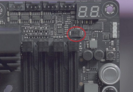 Sur certains ASUS ROG Maximus Z690 Hero, les transistors ont commencé à fondre - probablement en raison d'une mauvaise installation du condensateur