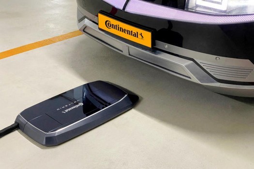 Continentalは、電気自動車向けのコンパクトでシンプルなロボット充電システムを発表しました