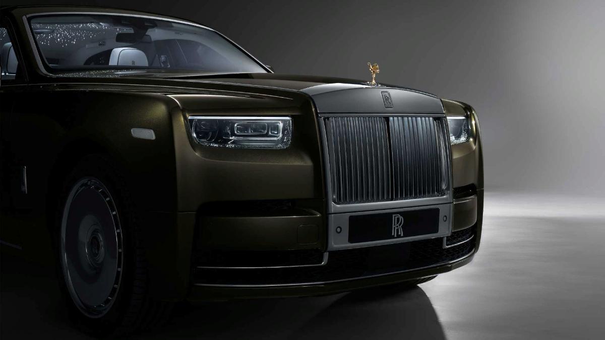 Rolls-Royce svela l'aggiornamento 2023 della berlina di lusso Phantom