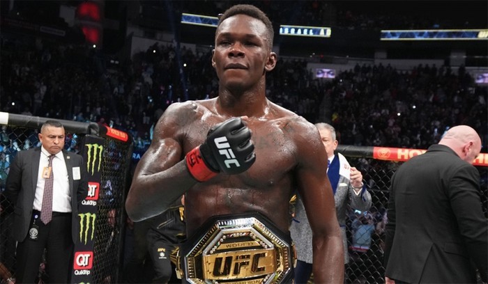 Israel Adesanya concorda em lutar contra Jared Kannonier