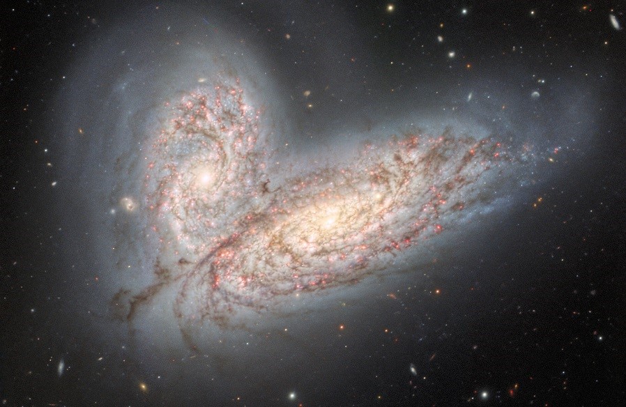 Kollision zweier Spiralgalaxien NGC 4567 und NGC 4568