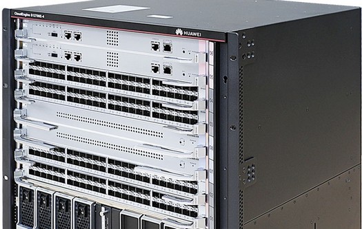 Nos Estados Unidos, começou a remover fisicamente equipamentos Huawei e ZTE das redes de comunicação