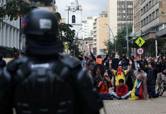 In Kolumbien wurden 42 Polizisten bei Unruhen verletzt