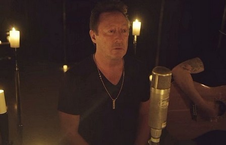 ジョン・レノンの息子が公の場で初めて彼の歌「イマジン」を歌った