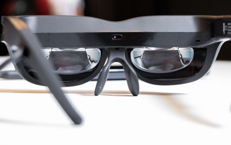 Lenovo präsentierte Smart Glasses mit einem Paar microLED-Displays