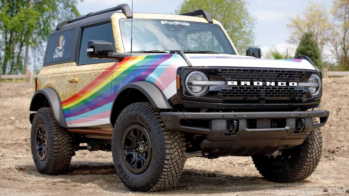 Ford stellte den Bronco SUV mit Regenbogenstreifen auf der Karosserie vor