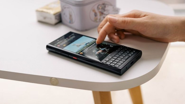 Un smartphone de style BlackBerry avec clavier QWERTY et Android est apparu sur Kickstarter