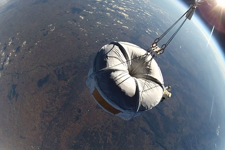 La Cina lancia un razzo nello spazio da una mongolfiera
