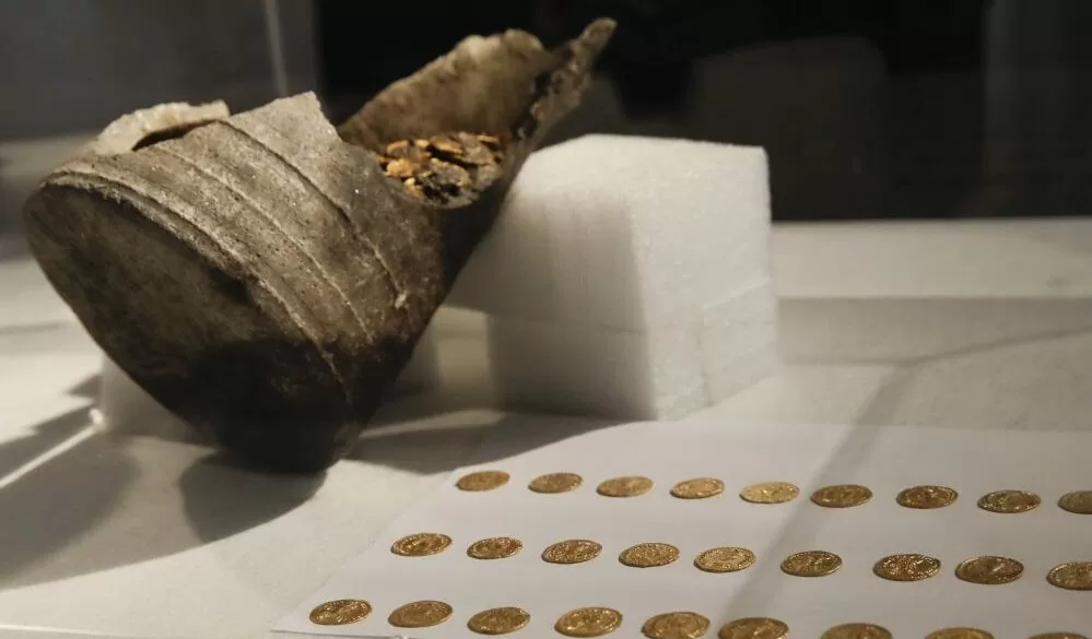 Un couple marié a accidentellement trouvé le plus grand trésor de Grande-Bretagne