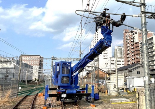 No Japão, criou um robô humanóide para trabalhar na ferrovia