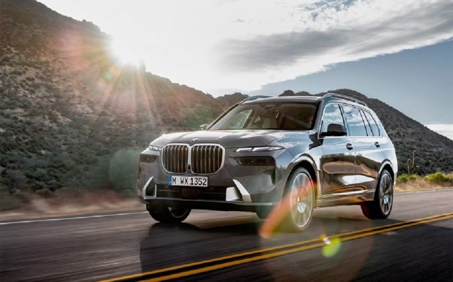 BMW ha aggiornato il crossover di punta BMW X7