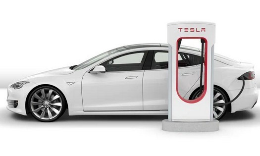 Elon Muskは、FSDで電気自動車を使用することは非常に有益であると説明しました