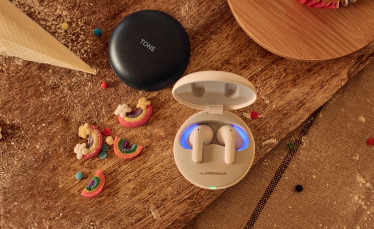 LG, 노이즈 캔슬링 시스템 개선한 톤프리 T90 무선 헤드폰 출시