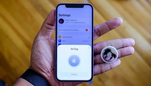 iOS 15.4 ha iniziato ad avvertire che il monitoraggio delle persone che utilizzano i tracker AirTag è illegale