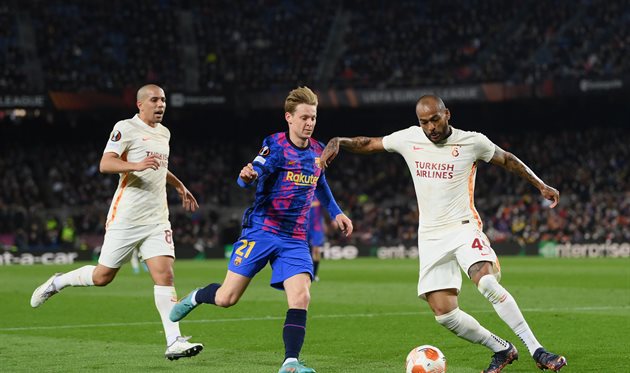 セビージャはガラタサライでディエゴカルロスの代わりを見つけました