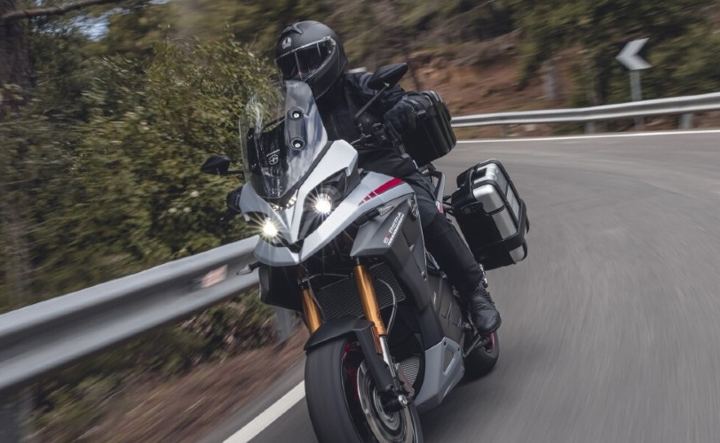 エネルジカは、420kmの記録範囲を持つ電動バイクを発表しました