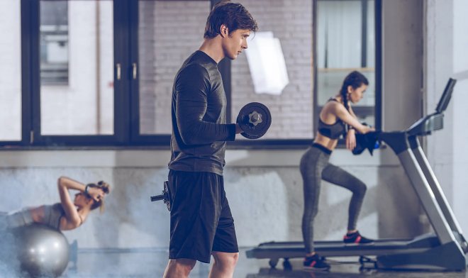 덤벨을 하루에 6번만 들어도 근력이 10% 증가합니다