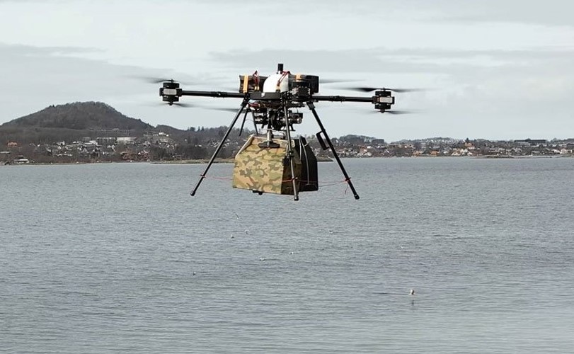 Un drone con verricello può trasportare carichi di qualsiasi forma