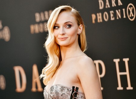 Sophie Turner ha provocato voci su una seconda gravidanza
