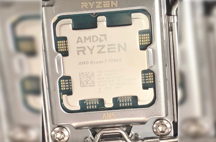 Octa-core AMD Ryzen 7 7700X가 사진에 나타났습니다.