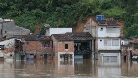 Le nombre de victimes des inondations au Brésil a augmenté