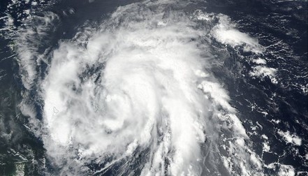 In Mexiko forderte ein Hurrikan acht Todesopfer, New York wartet am Sonntag auf die Elemente