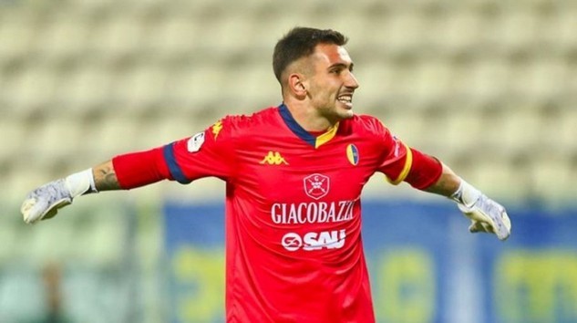 O goleiro italiano trouxe a vitória ao seu time com um chute em todo o campo