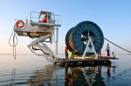 グーグルとフェイスブックは、北米とアジアの間で新しいインターネットケーブルを延長します-190テラビット/秒と12000キロ