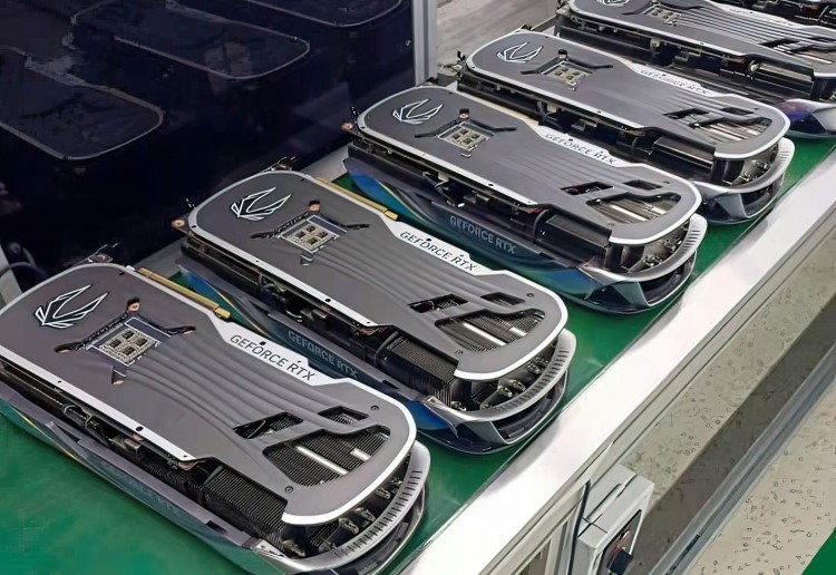 Foto di Zotac GeForce RTX 4090 AMP Extreme AIRO pubblicate online