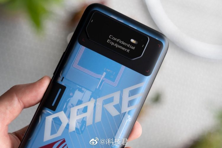 Der Prototyp des ASUS ROG Phone 6 ist auf dem Foto zu sehen