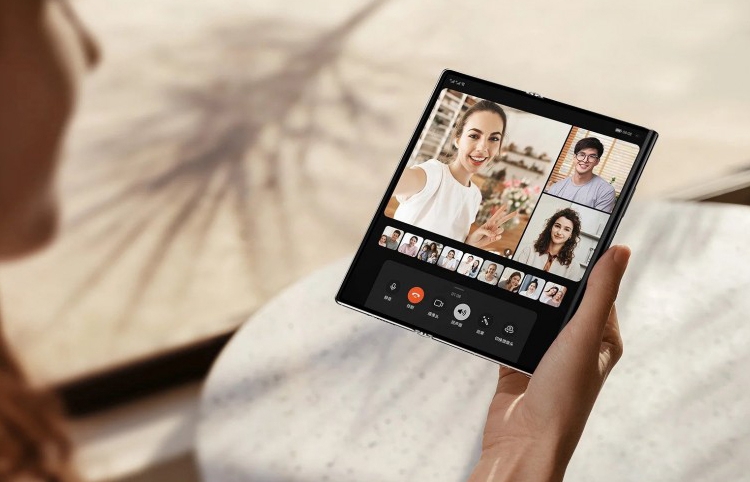 Huawei ha introdotto uno smartphone flessibile Mate Xs 2 per $ 1500