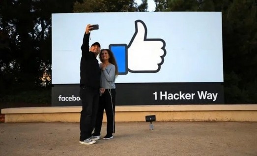 페이스북은 콘텐츠 작가에게 10억 달러를 지불할 예정이다.