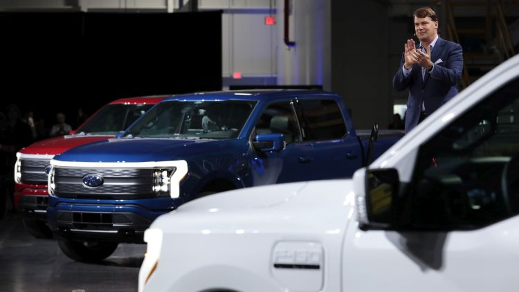 Ford inicia produção em massa de picapes elétricas F-150 Lightning