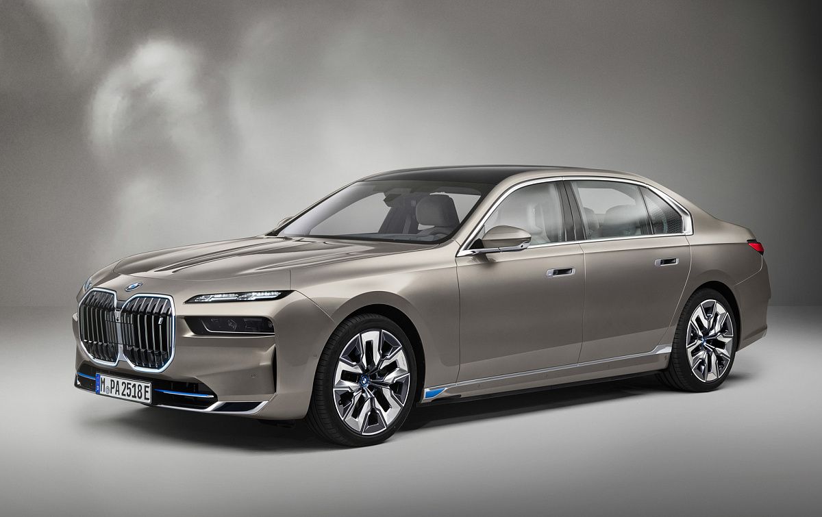 BMWがFirst-Electric20237シリーズi7xDrive60を発表