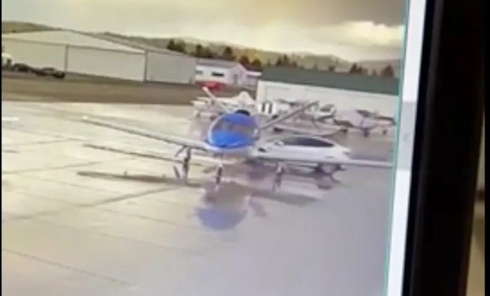 La Tesla Model Y est entrée en collision avec un avion