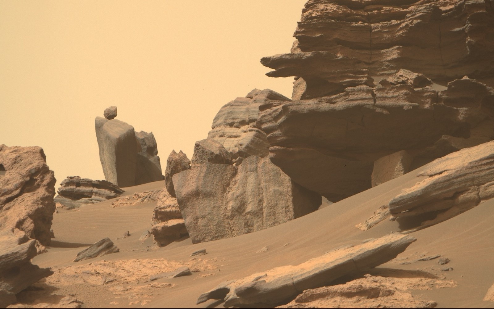 Rover Perseverance descobre rochas estranhas na cratera de Jezero