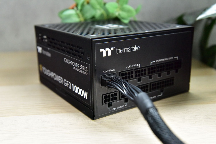 Thermaltake が Toughpower GF3 PSU をリリース