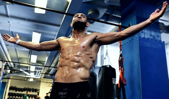 Khamzat Chimaev si dichiarò re dell'UFC