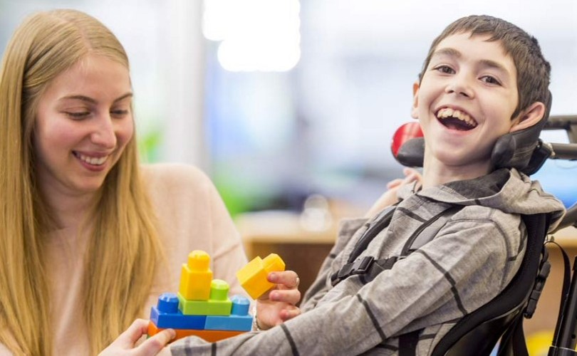 新しい治療法は、脳性麻痺の子供たちに驚くべき結果を示しています
