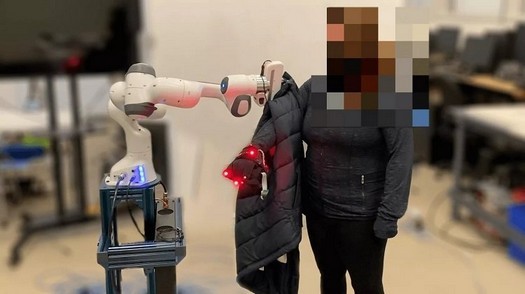 Les Américains ont créé un robot qui habillera rapidement et en toute sécurité une personne