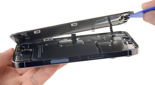 iFixit: 공식 서비스가 아닌 iPhone 13 화면 교체는 거의 불가능
