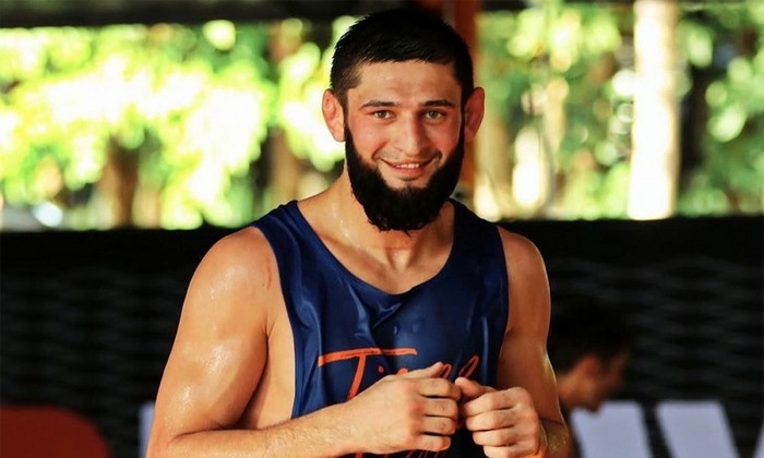 Khamzat Chimaev ha nominato la data del combattimento con Gilbert Burns