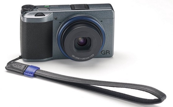 RICOH GR IIIx Urban Edition introduzido
