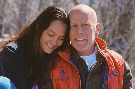 Nach den Nachrichten über seine Krankheit und seinen Ruhestand tauchte im Netzwerk ein neues Foto von Bruce Willis auf