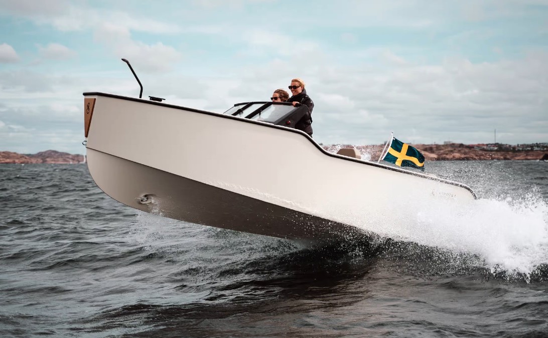 O novo barco elétrico X Shore tornou-se metade do preço