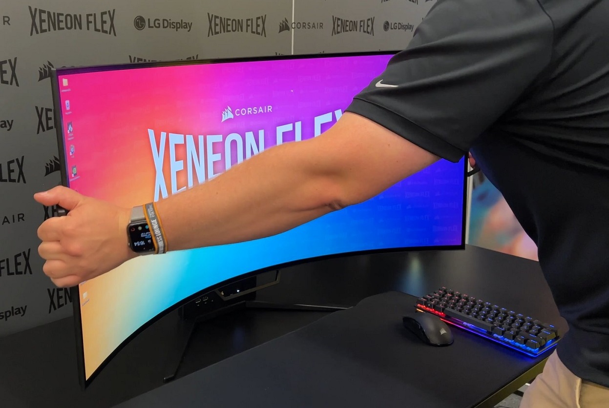 Corsair stellt den Curved-Monitor XENEON FLEX 45WQHD240 vor
