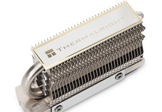 Thermalright presenta gli enormi dissipatori a torre SSD M.2