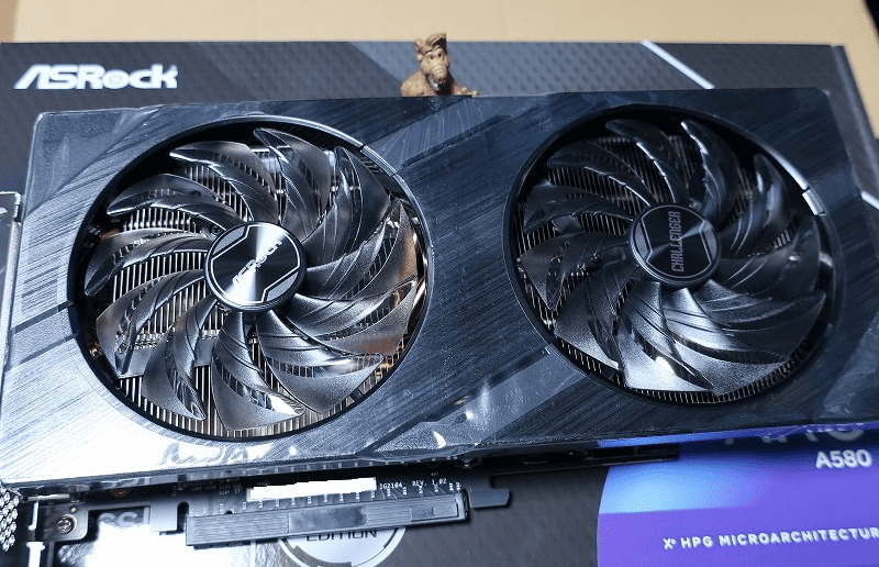 Intel Arc A580グラフィックスカードは実際に存在し、最初の写真がそのことを証明しています