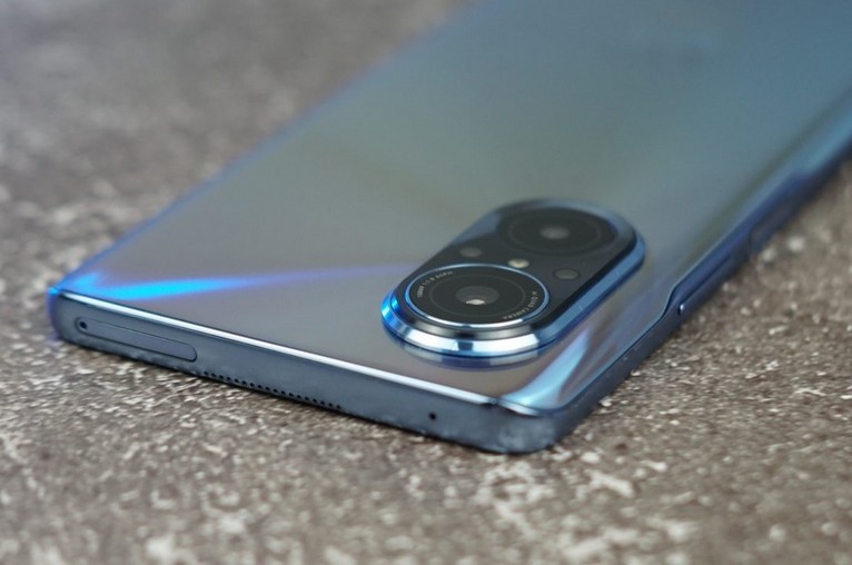 Huawei lancia il nuovo smartphone Nova 9 SE in Cina